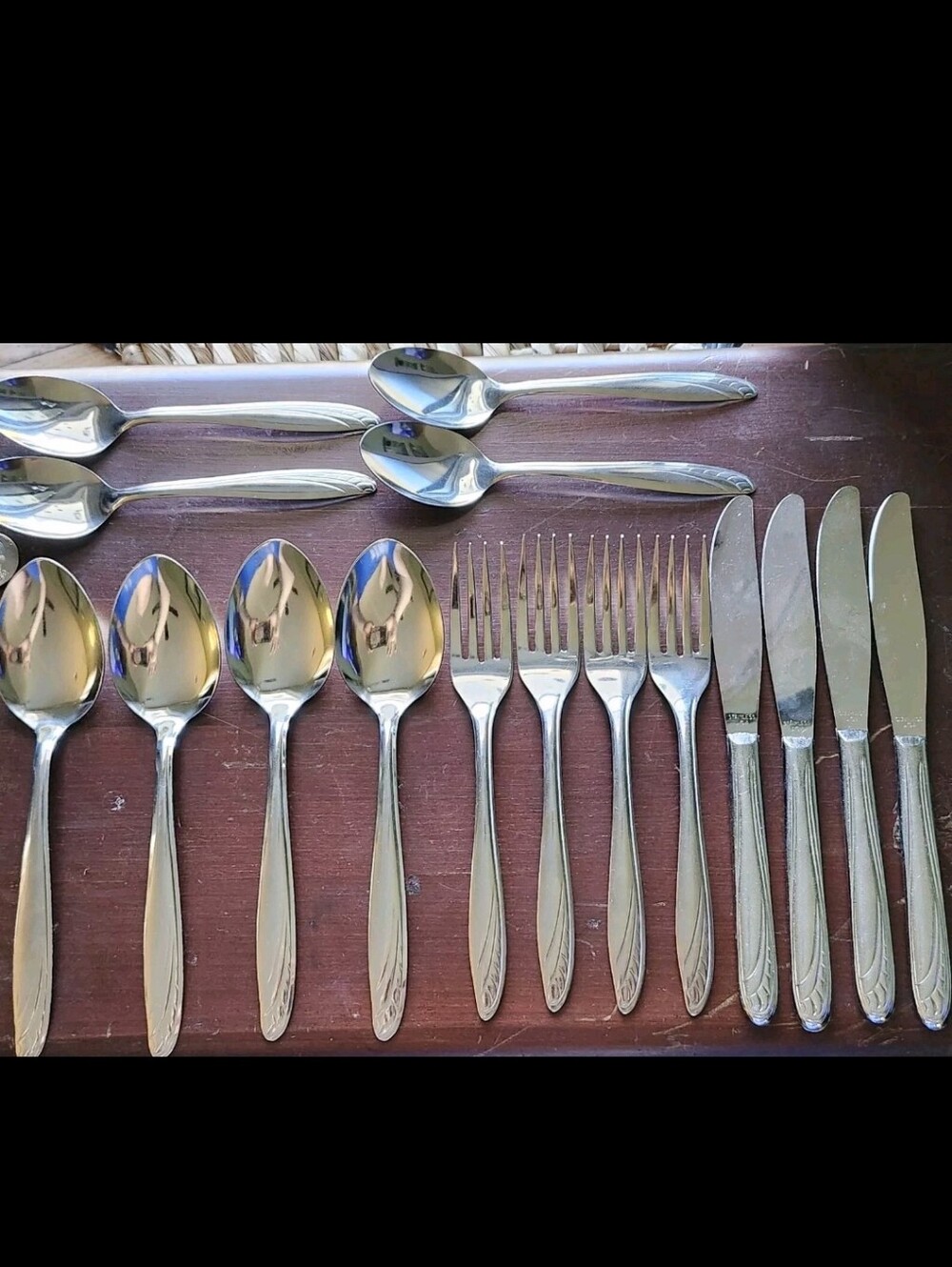 Majesco MJS3 16 Piece Silverware Set 4 Tablespoons, Teaspoons, Forks & Knives
